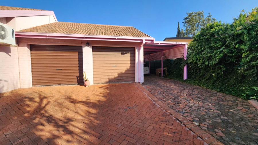 5 Bedroom Property for Sale in Fleurdal Free State